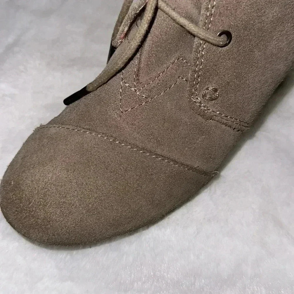 TOMS Desert Wedge Taupe Tan Bootie Boots Size 7 Preppy Fall Winter Preppy Casual - Picture 12 of 13